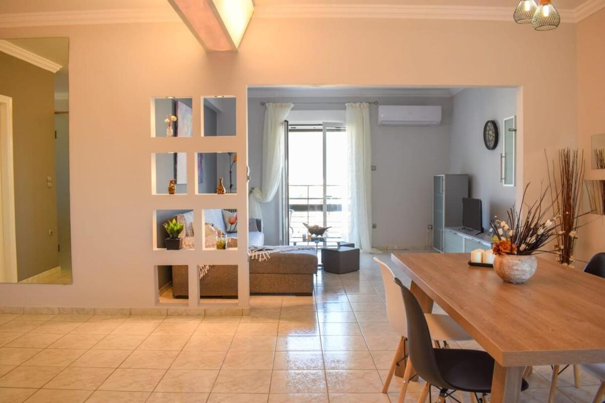 Villa Cozy Flat On The Main Square, 10Min To The Sea Kalamata Esterno foto