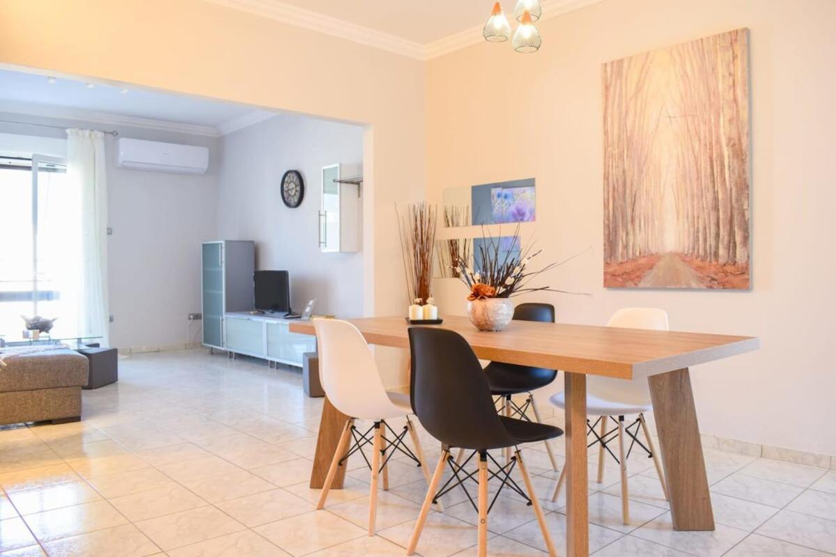 Villa Cozy Flat On The Main Square, 10Min To The Sea Kalamata Esterno foto