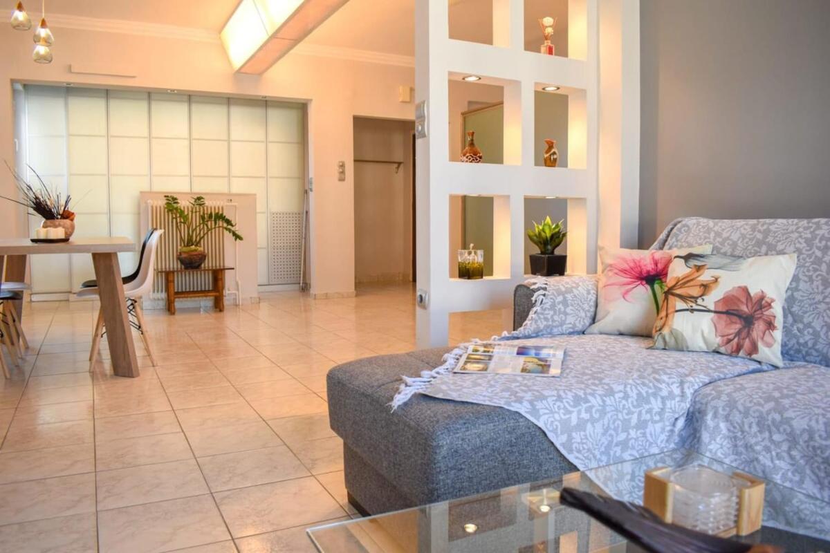 Villa Cozy Flat On The Main Square, 10Min To The Sea Kalamata Esterno foto