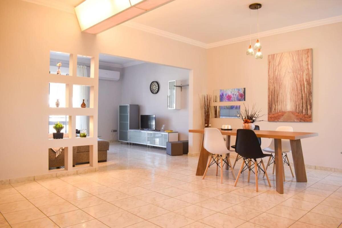 Villa Cozy Flat On The Main Square, 10Min To The Sea Kalamata Esterno foto